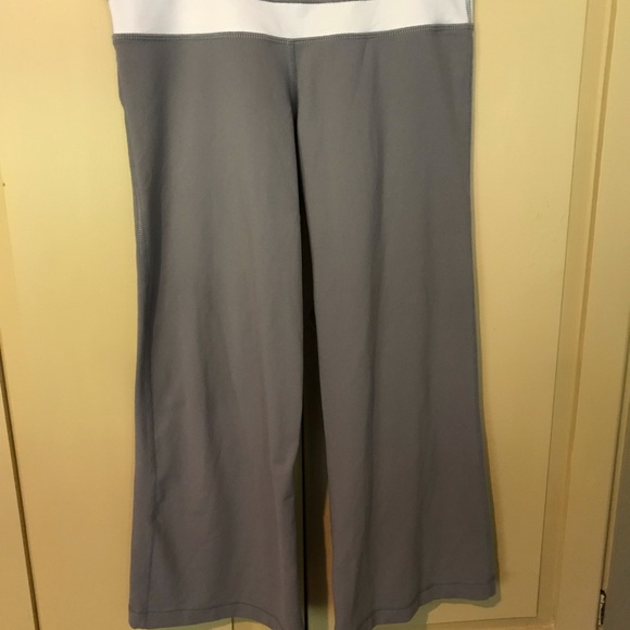 Lululemon Wide Leg Yoga Capris - Picture 5 of 5